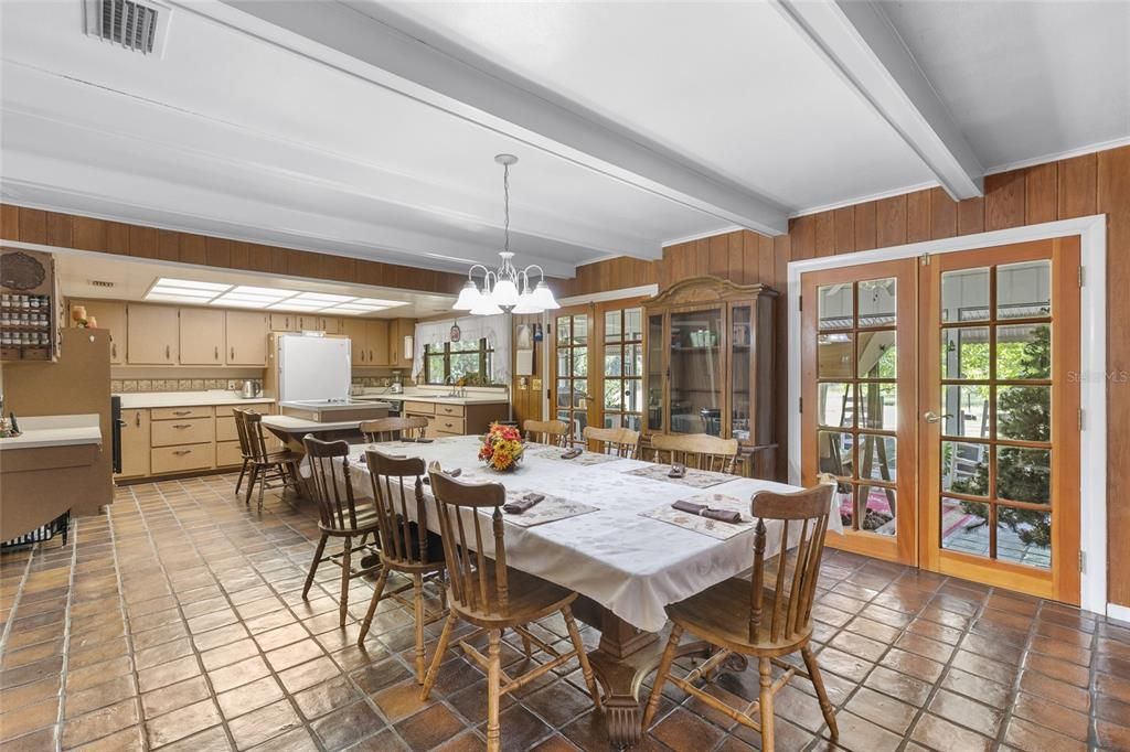 En Venta: $950,000 (3 camas, 2 baños, 2634 Pies cuadrados)