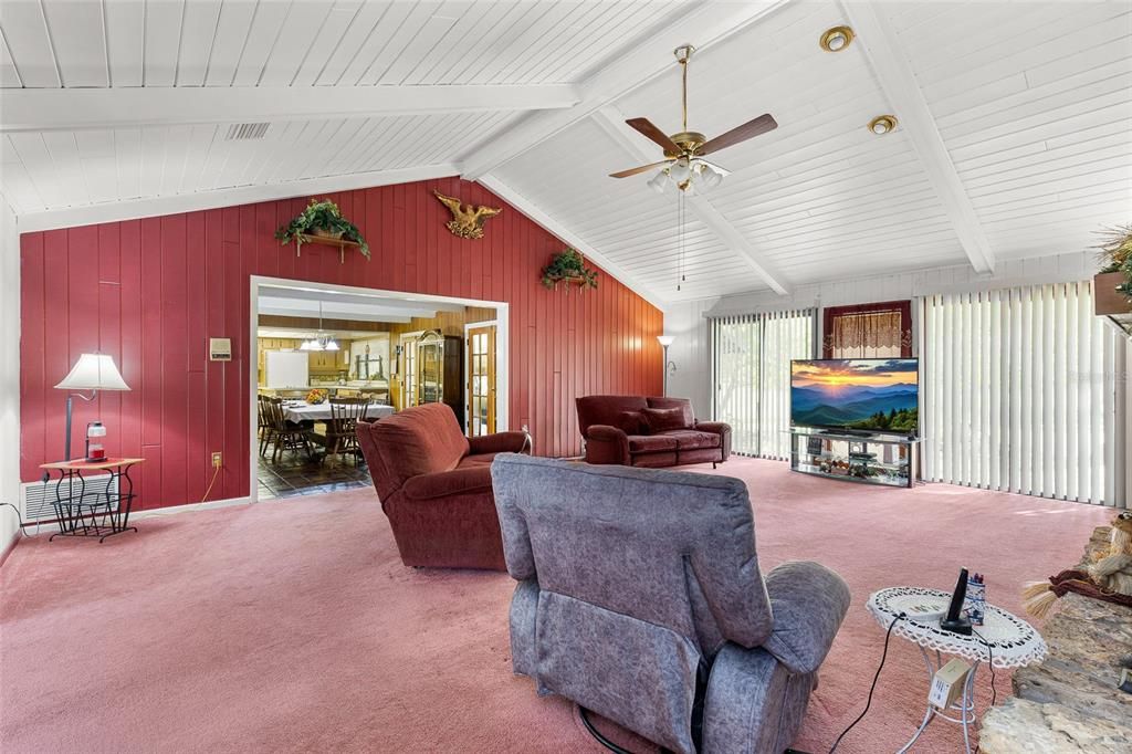 En Venta: $950,000 (3 camas, 2 baños, 2634 Pies cuadrados)