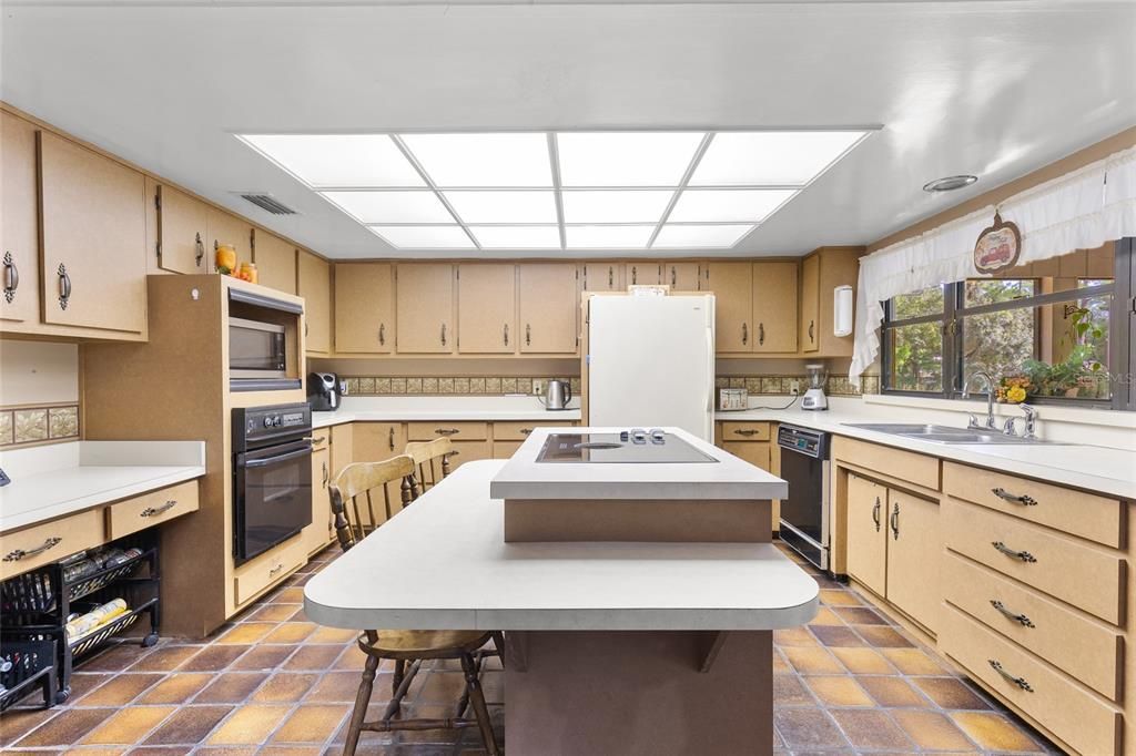 En Venta: $950,000 (3 camas, 2 baños, 2634 Pies cuadrados)