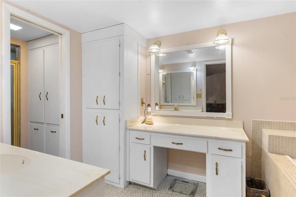 En Venta: $950,000 (3 camas, 2 baños, 2634 Pies cuadrados)