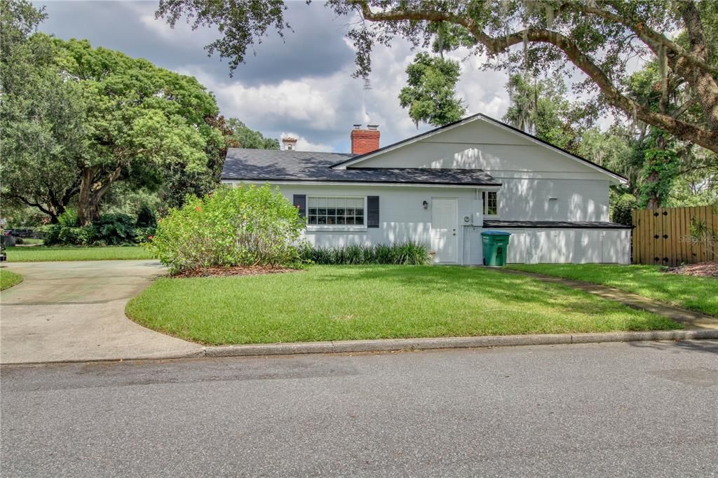 出租: $4,695 (3 贝兹, 3 浴室, 2659 平方英尺)