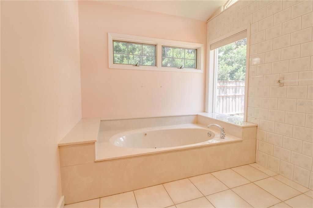 出租: $4,695 (3 贝兹, 3 浴室, 2659 平方英尺)