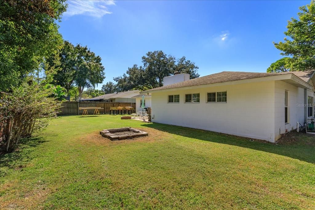 На продажу: $380,000 (4 спален, 2 ванн, 1949 Квадратных фут)