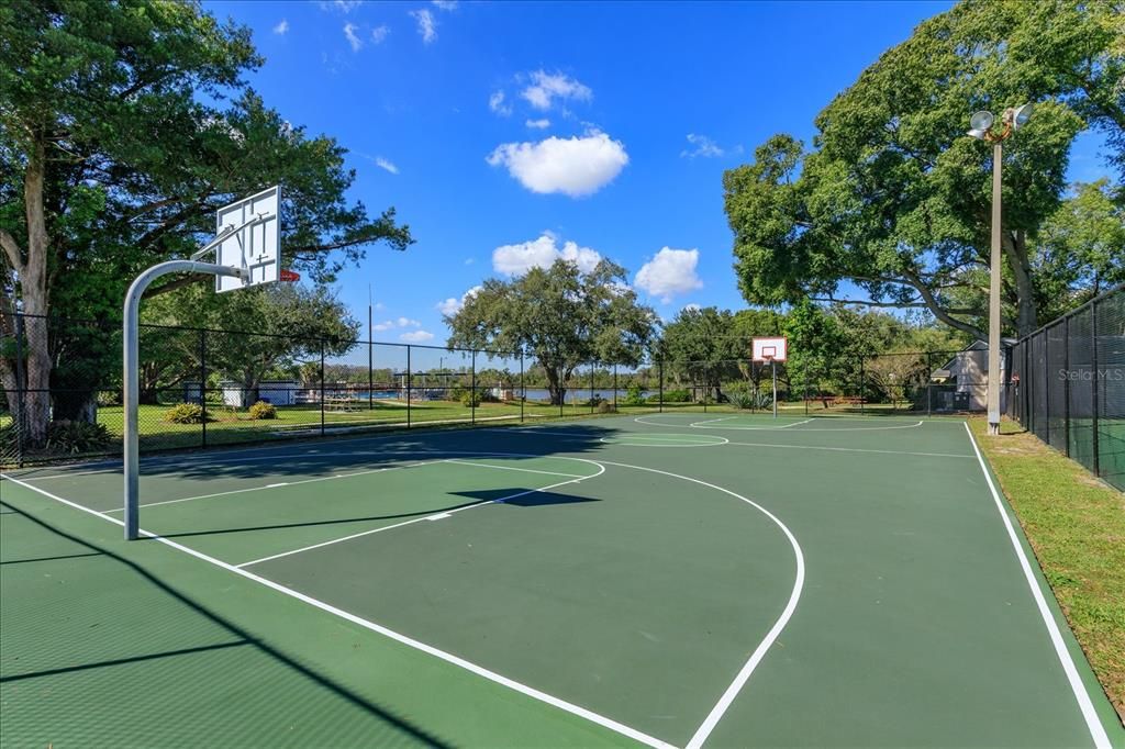 На продажу: $380,000 (4 спален, 2 ванн, 1949 Квадратных фут)