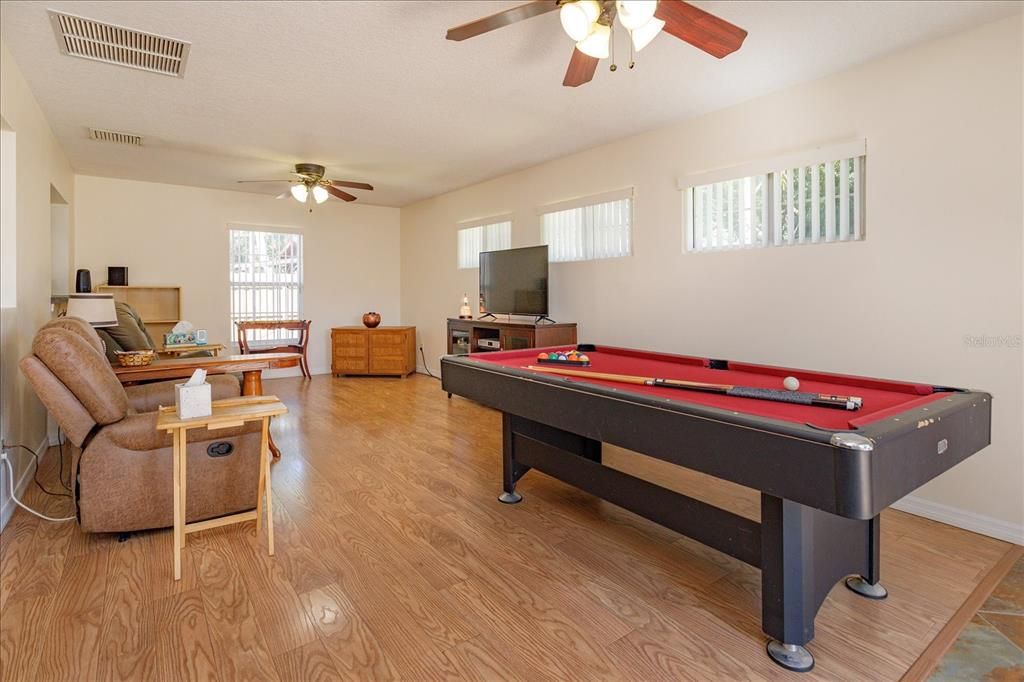 На продажу: $380,000 (4 спален, 2 ванн, 1949 Квадратных фут)