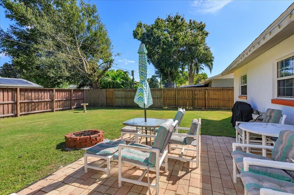 На продажу: $380,000 (4 спален, 2 ванн, 1949 Квадратных фут)