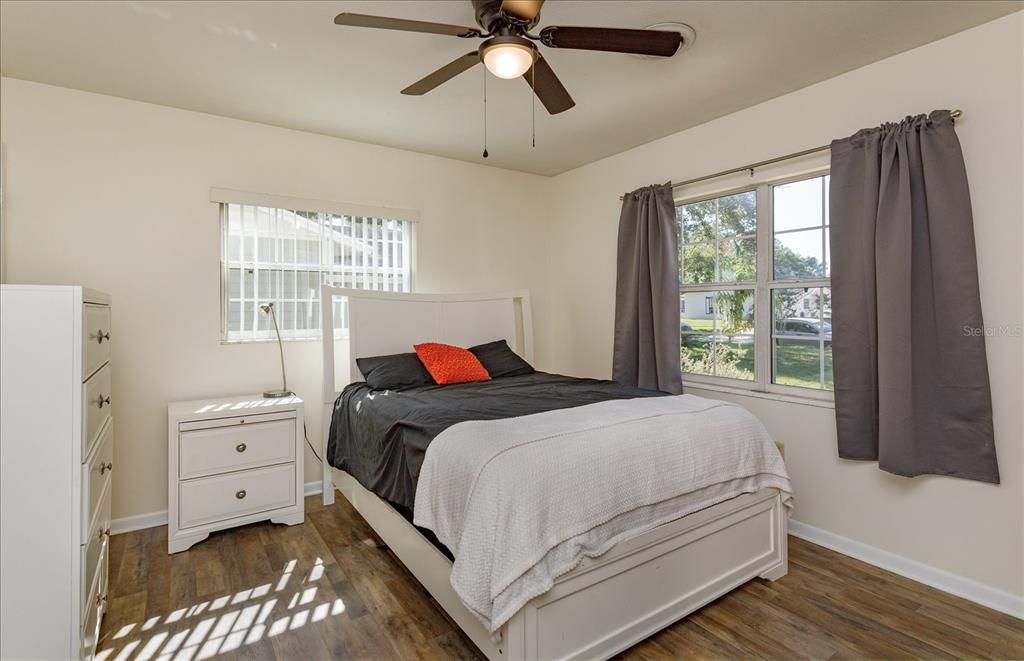 На продажу: $380,000 (4 спален, 2 ванн, 1949 Квадратных фут)