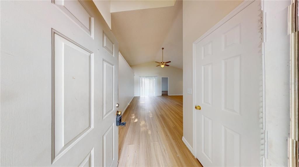 合同活跃: $2,185 (3 贝兹, 2 浴室, 1261 平方英尺)