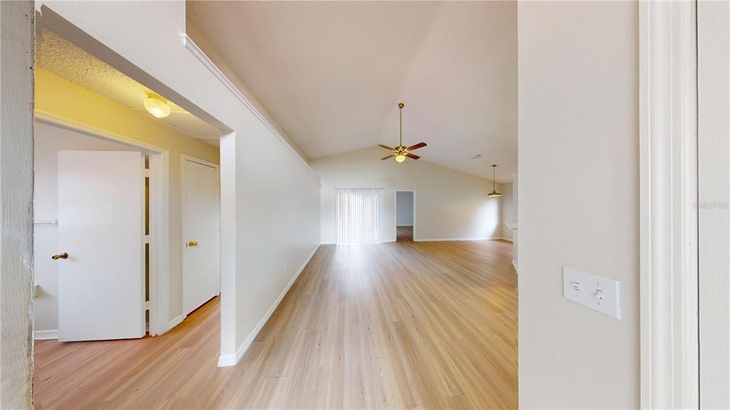 合同活跃: $2,185 (3 贝兹, 2 浴室, 1261 平方英尺)