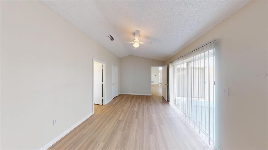 合同活跃: $2,185 (3 贝兹, 2 浴室, 1261 平方英尺)