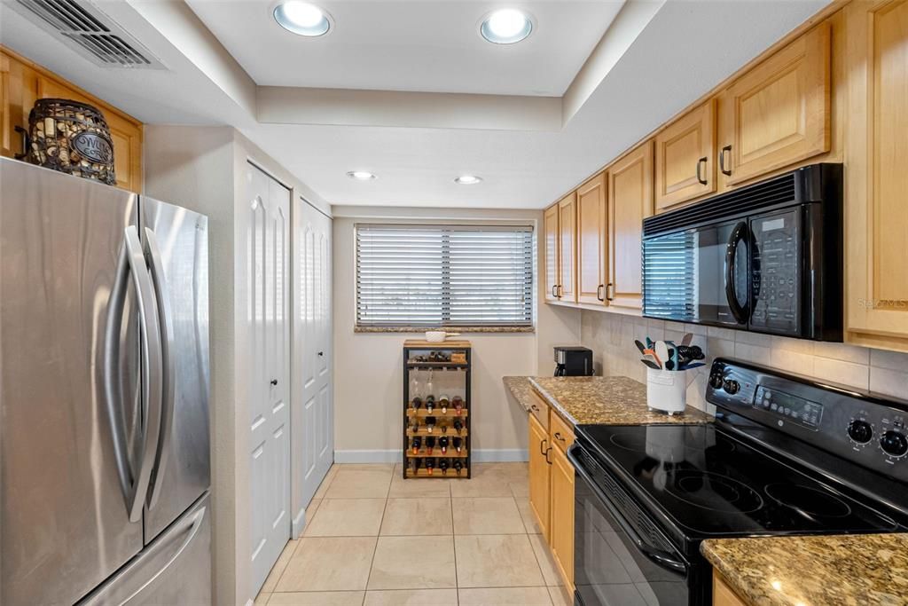 For Rent: $2,950 (2 beds, 2 baths, 1135 Square Feet)