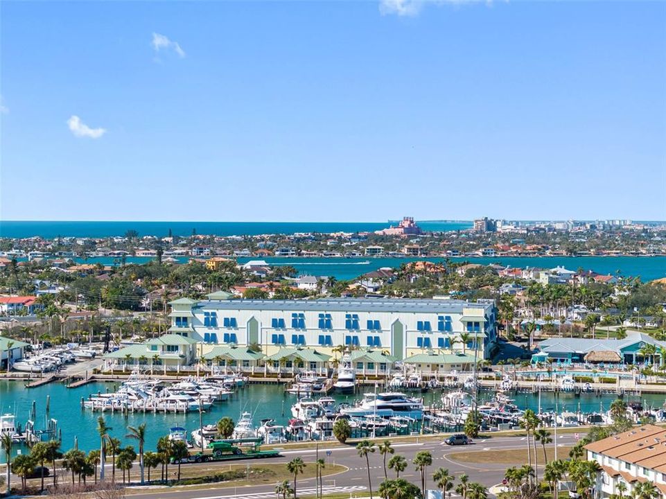 For Rent: $2,950 (2 beds, 2 baths, 1135 Square Feet)