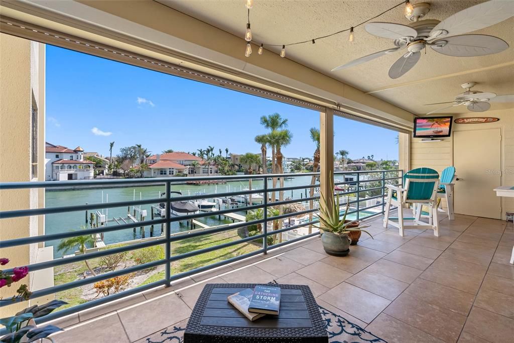 For Rent: $2,950 (2 beds, 2 baths, 1135 Square Feet)