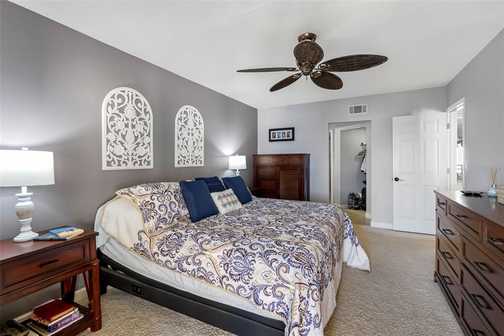 For Rent: $2,950 (2 beds, 2 baths, 1135 Square Feet)