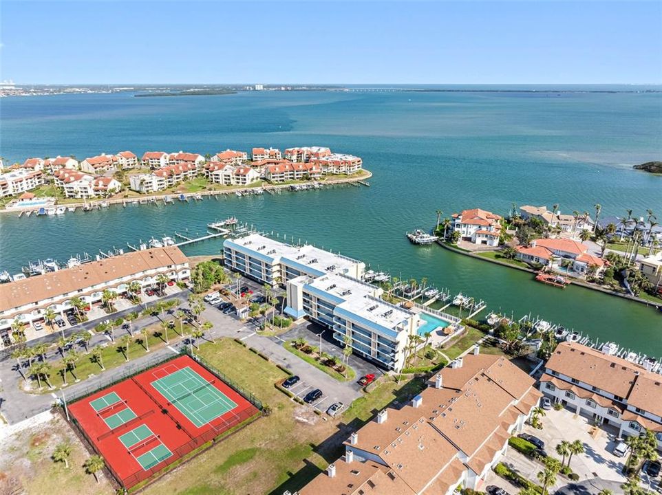 For Rent: $2,950 (2 beds, 2 baths, 1135 Square Feet)