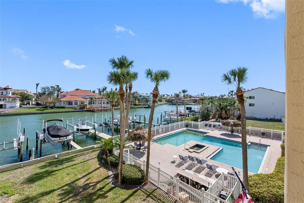 For Rent: $2,950 (2 beds, 2 baths, 1135 Square Feet)