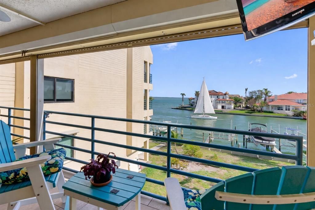 For Rent: $2,950 (2 beds, 2 baths, 1135 Square Feet)