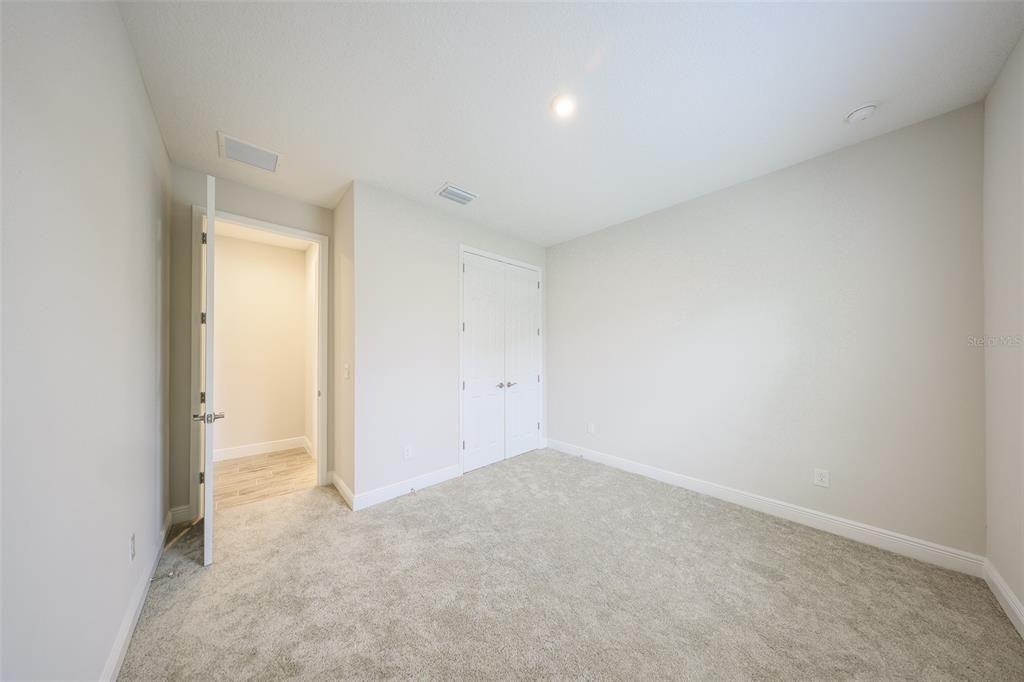 En Venta: $585,000 (4 camas, 3 baños, 2607 Pies cuadrados)