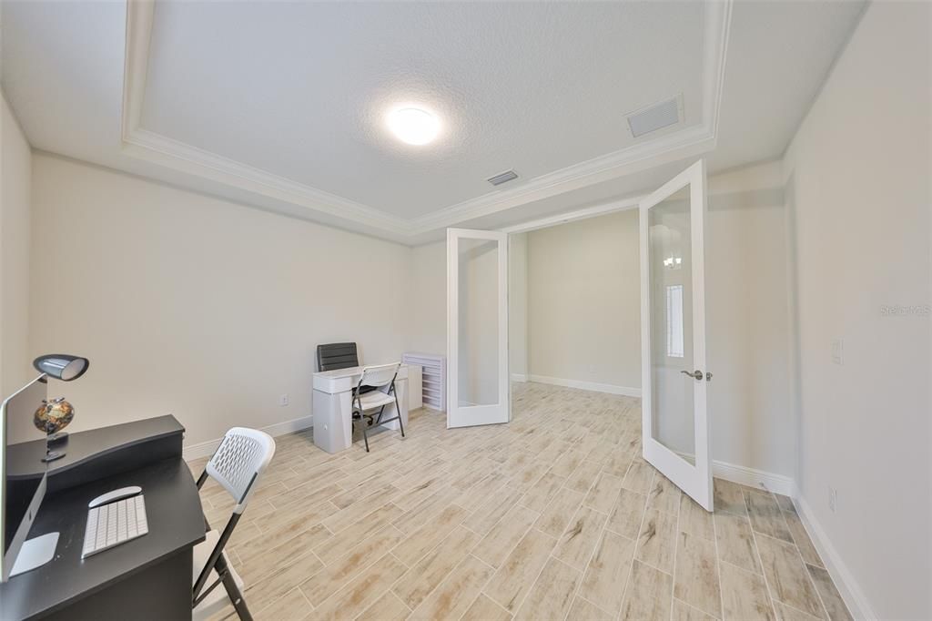 En Venta: $585,000 (4 camas, 3 baños, 2607 Pies cuadrados)