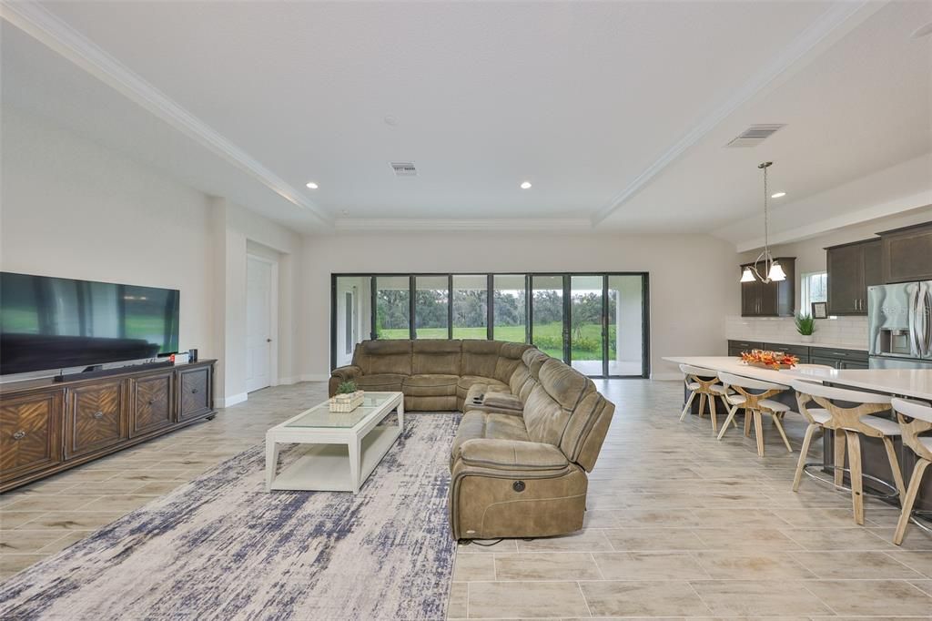 En Venta: $585,000 (4 camas, 3 baños, 2607 Pies cuadrados)