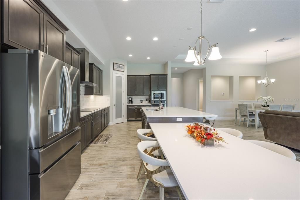 En Venta: $585,000 (4 camas, 3 baños, 2607 Pies cuadrados)