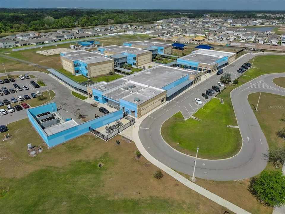 En Venta: $585,000 (4 camas, 3 baños, 2607 Pies cuadrados)