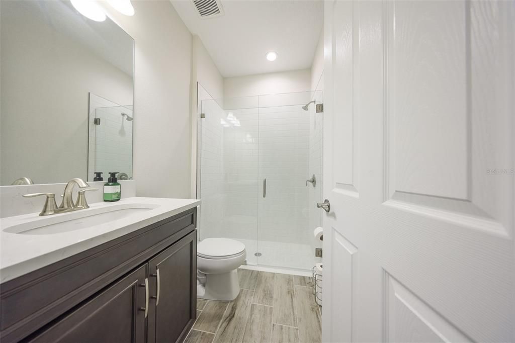 En Venta: $585,000 (4 camas, 3 baños, 2607 Pies cuadrados)