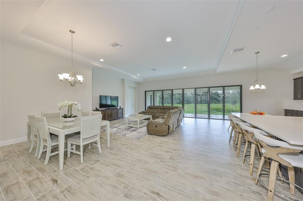 En Venta: $585,000 (4 camas, 3 baños, 2607 Pies cuadrados)