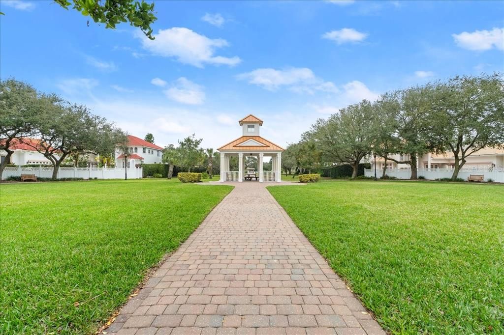 Под контрактом: $649,000 (3 спален, 2 ванн, 1779 Квадратных фут)