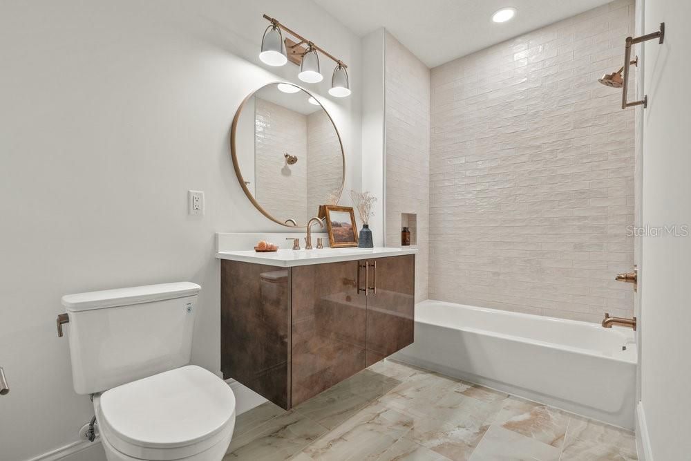 Под контрактом: $649,000 (3 спален, 2 ванн, 1779 Квадратных фут)