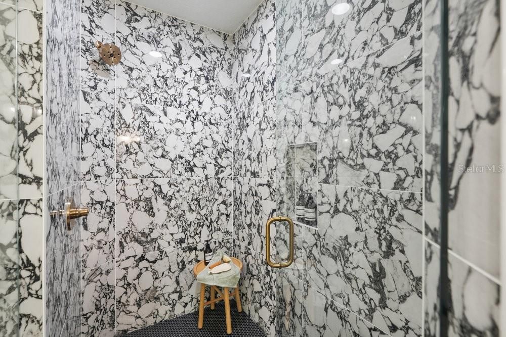 Под контрактом: $649,000 (3 спален, 2 ванн, 1779 Квадратных фут)