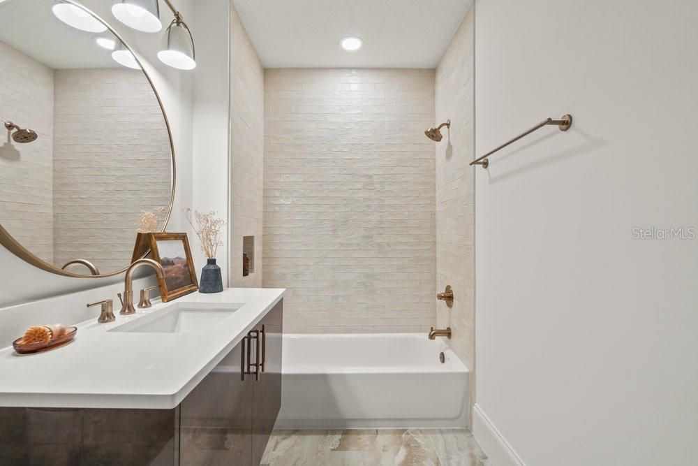 Под контрактом: $649,000 (3 спален, 2 ванн, 1779 Квадратных фут)