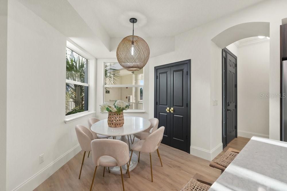 Под контрактом: $649,000 (3 спален, 2 ванн, 1779 Квадратных фут)