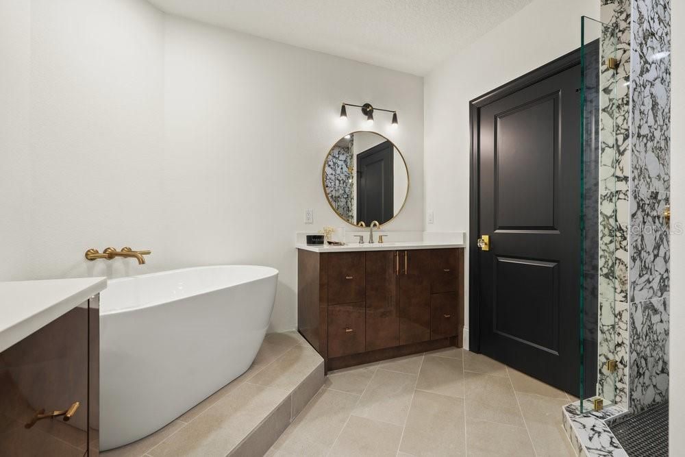 Под контрактом: $649,000 (3 спален, 2 ванн, 1779 Квадратных фут)