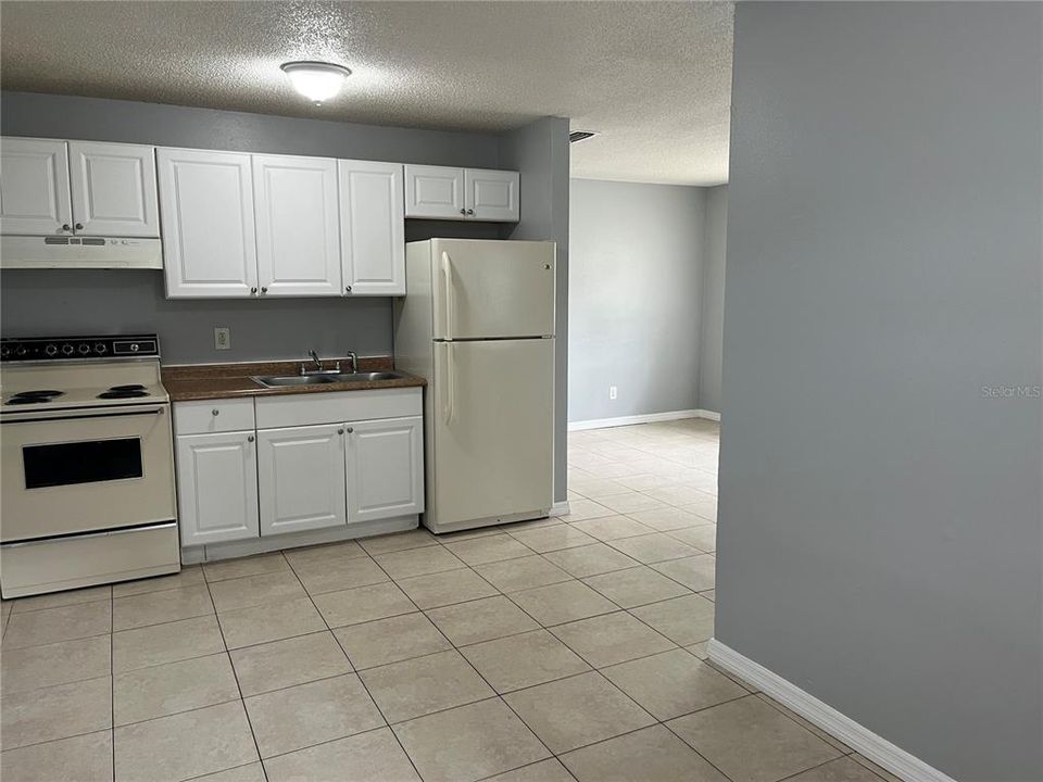 For Rent: $1,265 (3 beds, 1 baths, 782 Square Feet)