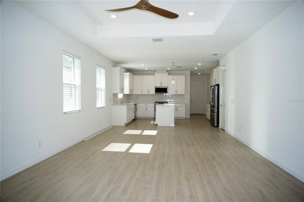 合同活跃: $3,000 (3 贝兹, 2 浴室, 1671 平方英尺)