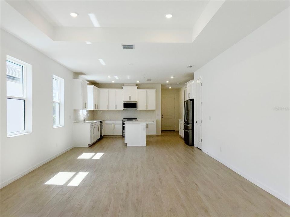 合同活跃: $3,000 (3 贝兹, 2 浴室, 1671 平方英尺)