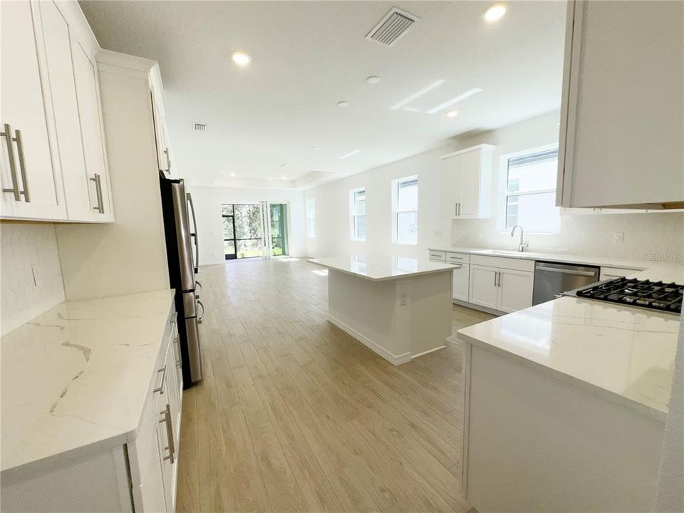 合同活跃: $3,000 (3 贝兹, 2 浴室, 1671 平方英尺)