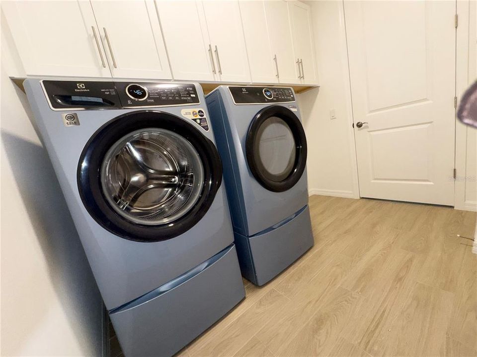 合同活跃: $3,000 (3 贝兹, 2 浴室, 1671 平方英尺)