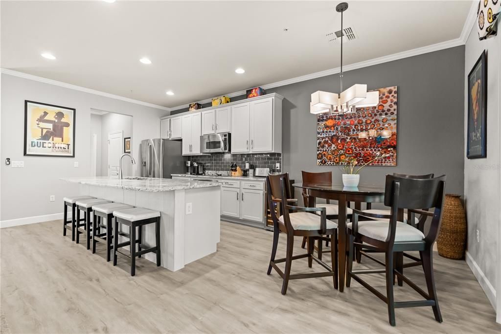 На продажу: $365,000 (3 спален, 2 ванн, 2059 Квадратных фут)