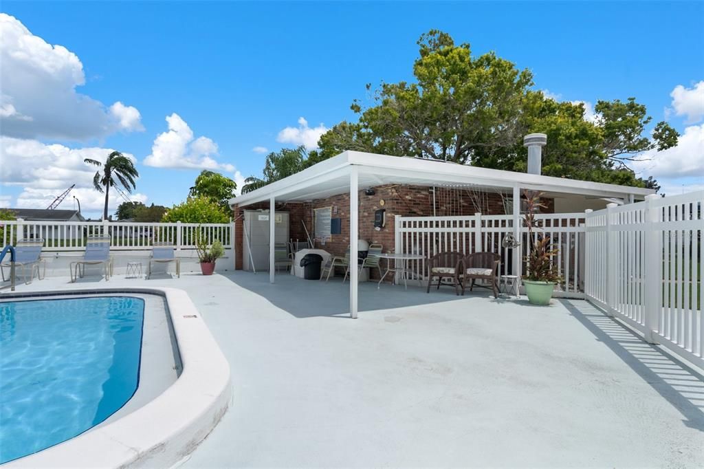 For Sale: $169,900 (2 beds, 1 baths, 950 Square Feet)