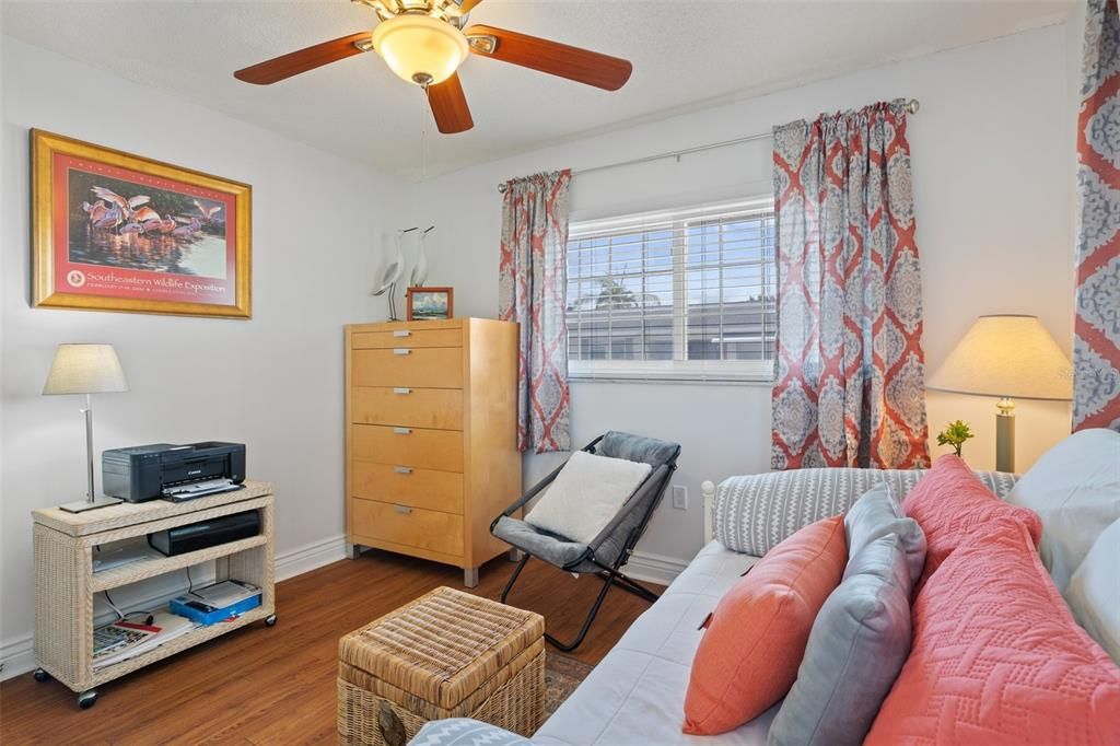 For Sale: $169,900 (2 beds, 1 baths, 950 Square Feet)