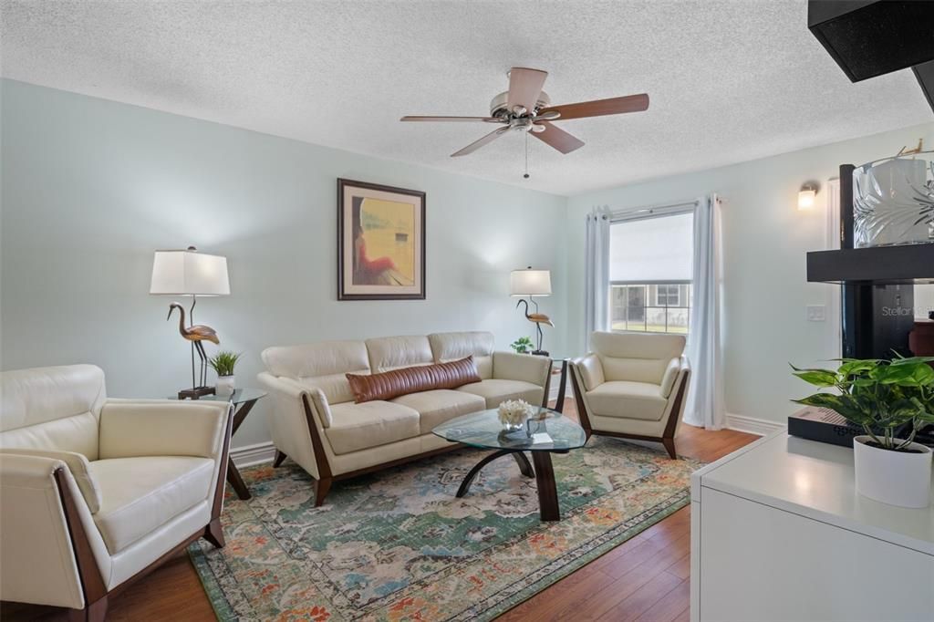 For Sale: $169,900 (2 beds, 1 baths, 950 Square Feet)