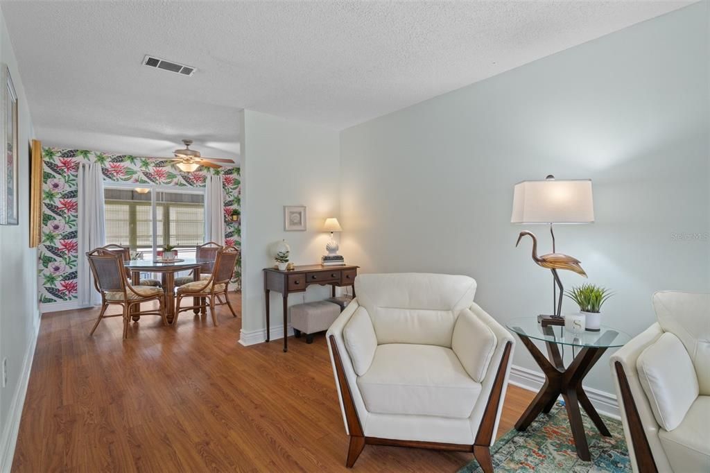 For Sale: $169,900 (2 beds, 1 baths, 950 Square Feet)