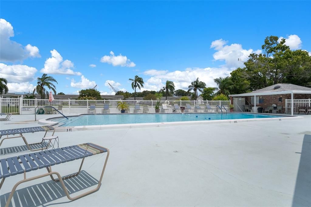 For Sale: $169,900 (2 beds, 1 baths, 950 Square Feet)