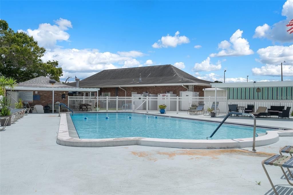 For Sale: $169,900 (2 beds, 1 baths, 950 Square Feet)