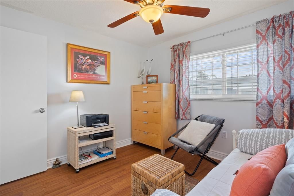 For Sale: $169,900 (2 beds, 1 baths, 950 Square Feet)