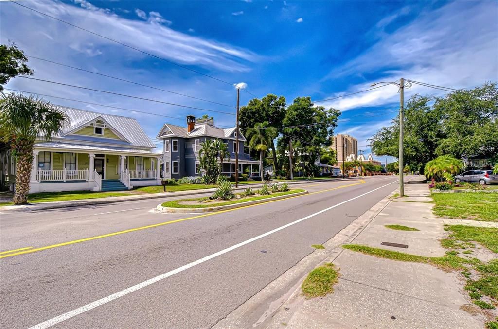 En Venta: $1,200,000 (0.21 acres)