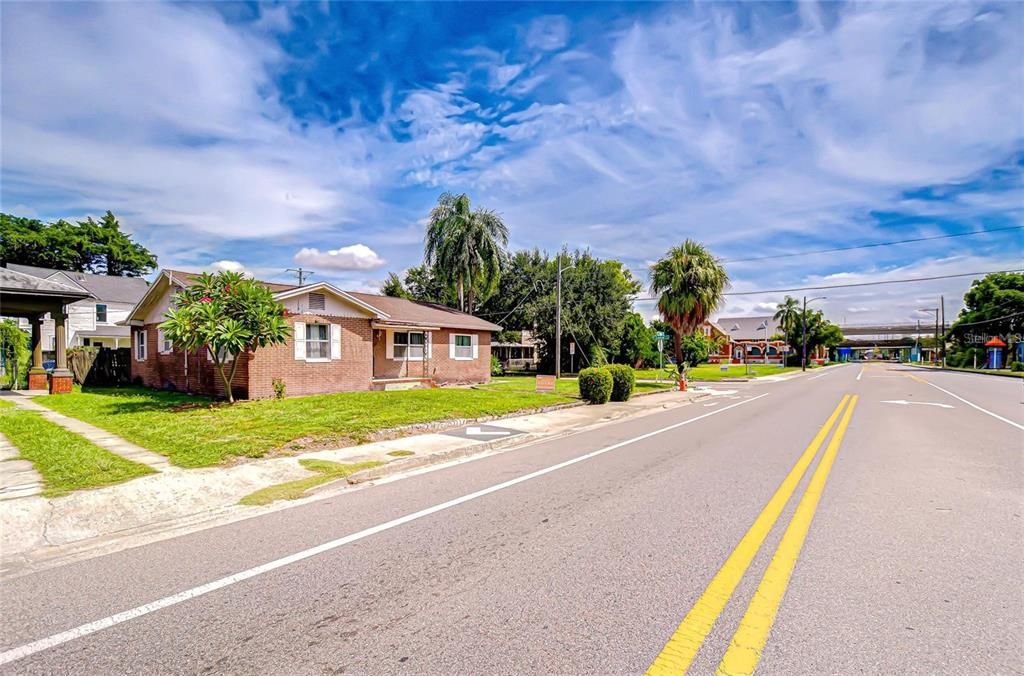 En Venta: $1,200,000 (0.21 acres)