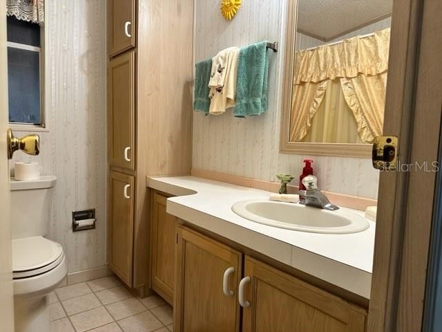 For Sale: $135,000 (2 beds, 2 baths, 864 Square Feet)